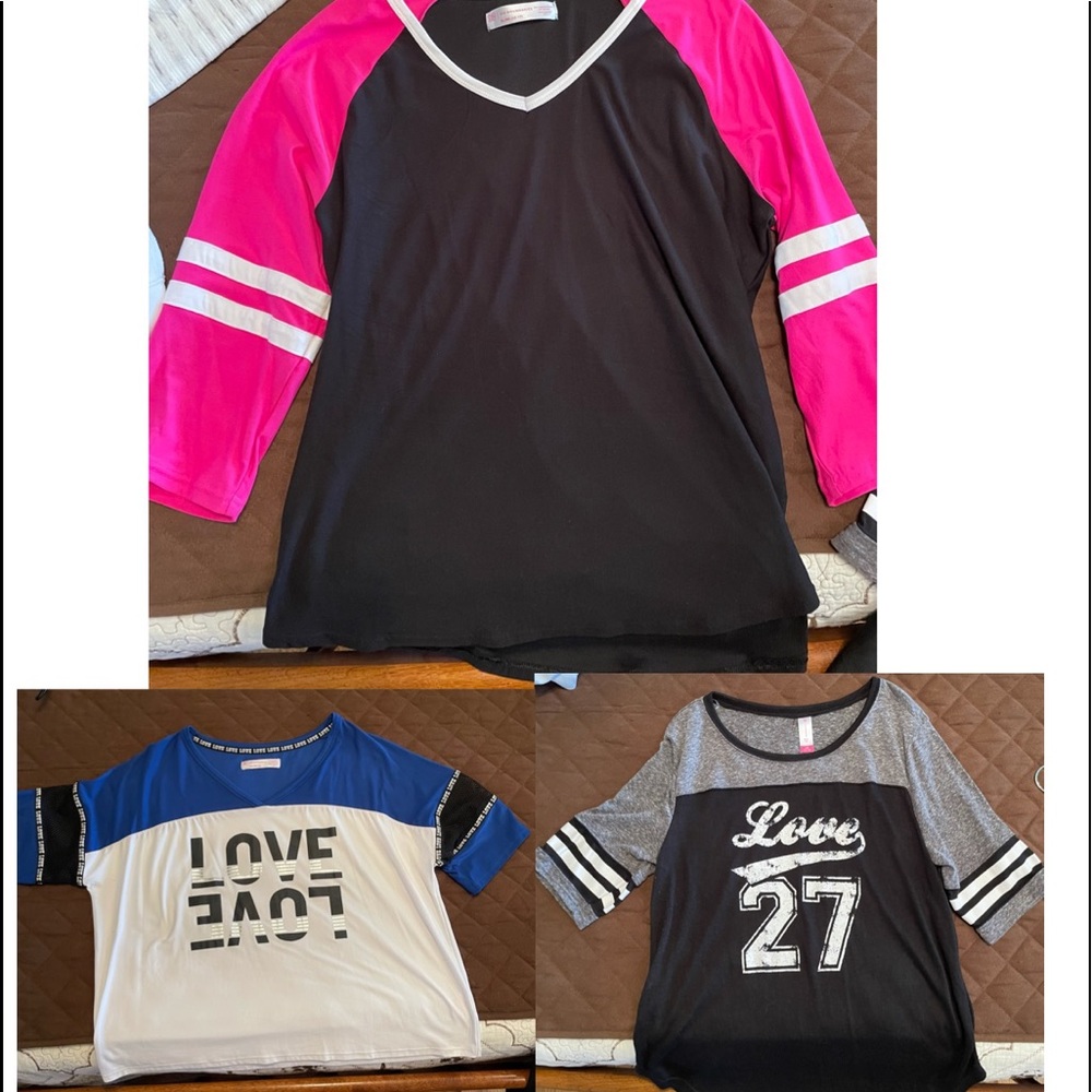 Bundle of 3 casual T-shirts.